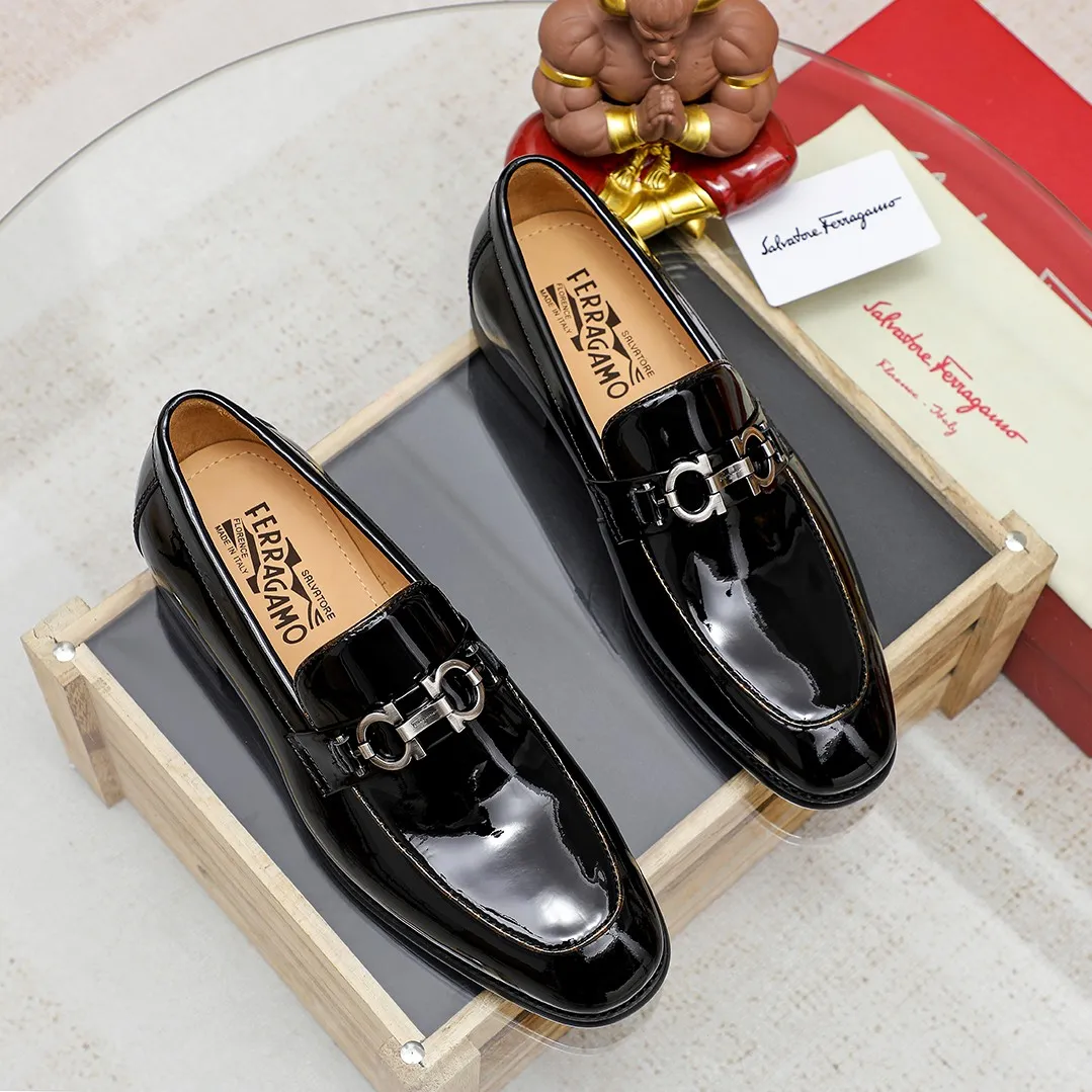 Men's shoes 💰440 🔥Ferragamo's new men's casual slip-on shoes🇨🇳Official website original 1:1 mold, original quality💯Fine workmanship, high-end luxury☘The upper is made of imported Italian first-layer cowhide🌴Luxurious water dyeing🐂Leather lining🍓Rubber wear-resistant and non-slip outsole, breathable and comfortable to wear🍍The first choice for high-taste men, color optional! Code number 38-45